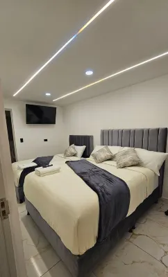 Hotel West Inn فنادق في 