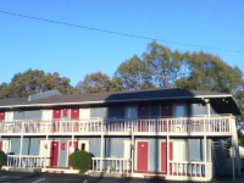 Mountain Country Motor Inn Hotels in Stone County