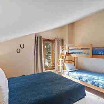 Winterset 8 Pet Friendly 4 Bedroom Townhouse by Redawning Rooms