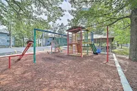 Unwind Fireside: Ozark Mtn Condo w/ Resort Perks! - Parkplatz