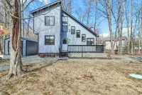 3 Mi to Tobyhanna State Park: Home w/ Serene Deck! - 3-Star