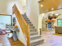 Private Deck and Fire Pit Adirondack Family Home Hotele w: Webb