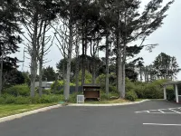 Tillicum Beach Motel - Formerly Deane's Oceanfront Lodge - parking