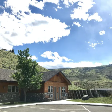 Holiday Lodge