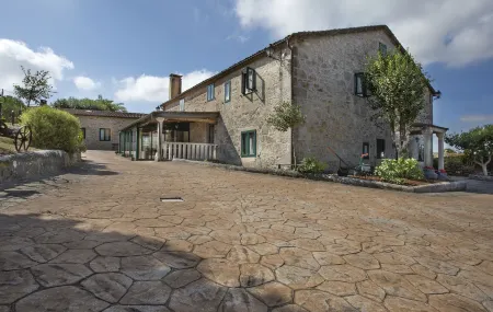 Casa do Cruceiro Отели рядом с достопримечательностью «Xardíns da Rúa Berna»