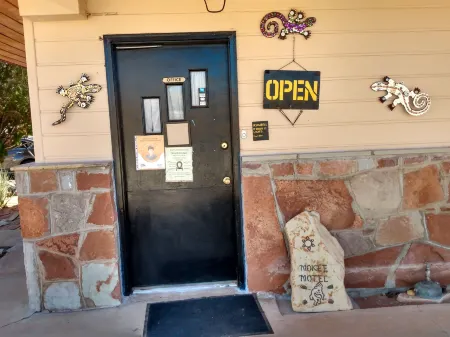 Mokee Motel