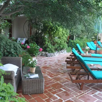 El Vino Hotel & Suites