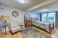 Downtown Grand Haven Apt < 1 Mi to Lake Michigan
