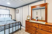 Sunrise Landing: Waterfront Cottage in Avenue! - 2성급