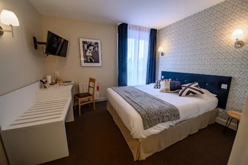 Hôtel du Grand Cerf Hotels in Ernée