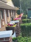 Pinetree Inn