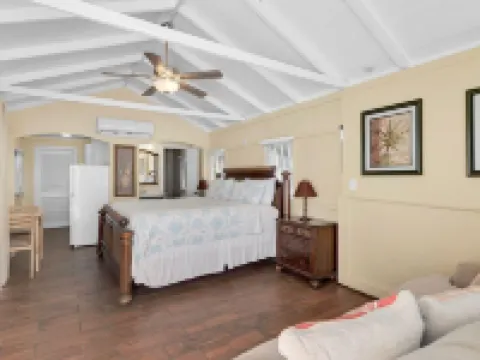 Tropical Cottages Hotels in Marathon