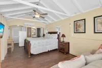 Tropical Cottages Hotels in Marathon
