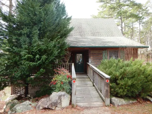 Luxury, Loft, Log-Sided Two Bedroom Harbor North Cottage Cottage Hotels in Mount Ida