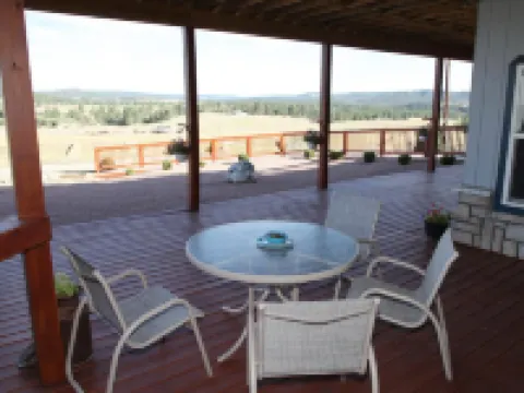 Sawin' Logs Inn Hotels in Devils Tower