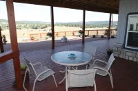 Sawin' Logs Inn - parking