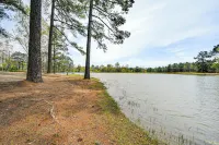 Broken Bow Cabin w/ Hot Tub & Fishing on-Site! - 3-Star