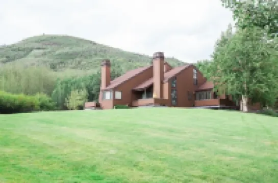 쓰리 킹스 콘도미니엄