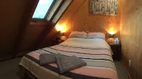 Authentic log chalet serene and secluded with outdoor spa