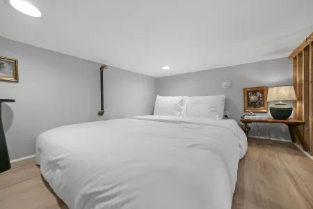 The Fox Suite at Divine Otter