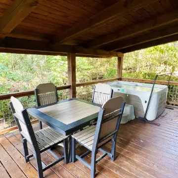 Pine Cove Treehouses & Cabins