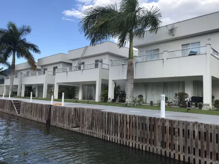 Beira Mar House in Angra dos Reis - Close to commerce in secure condominium