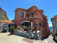 Boutique Hotel Jardim do Mar Hotel di Estreito da Calheta