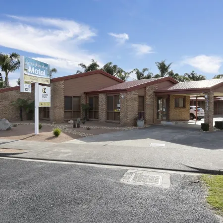 Cunningham Shore Motel Отели рядом с достопримечательностью «Кунварра Фэмили Холидей Парк»