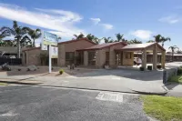 Cunningham Shore Motel Hotels near Palmer's off-leash fenced dog park