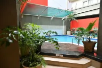 Convair Hotel - Pools