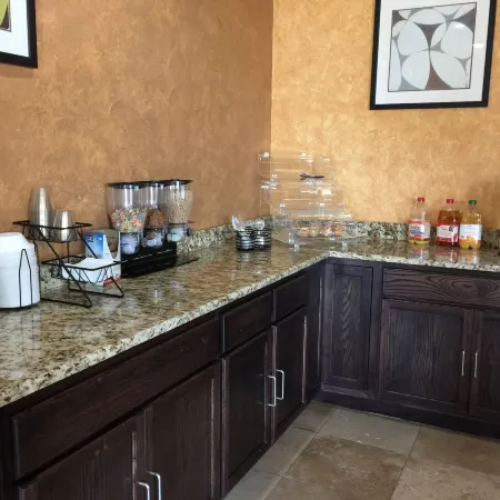 Pearsall Inn and Suites