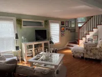 Beautiful old style beach cottage Walk to beach/ restaurants Center of town