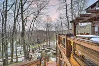 2 Mi to Slopes: Luxe Beech Mtn Cabin w/ Hot Tub - Homestays