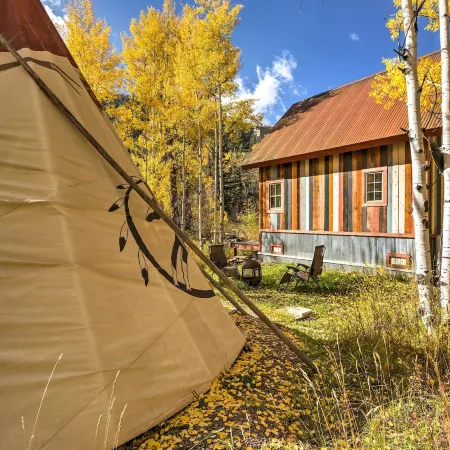Colorful Cabin w/ Teepee, Fire Pits & Mtn Views!
