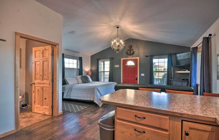 Coastal Retreat in Long Beach Walk to Attractions