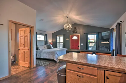 Coastal Retreat in Long Beach Walk to Attractions