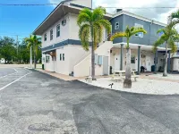Shared Pool and Mini Golf Area - Charming Florida Getaway 라르고 호텔