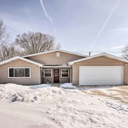 Cozy South Bend Retreat < 2 Mi to Notre Dame!