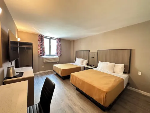 Regal Inn & Suites New York LaGuardia Hotel - parking