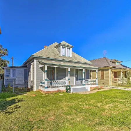 Riverside House w/ Yard ~ 1 Mi to Downtown!