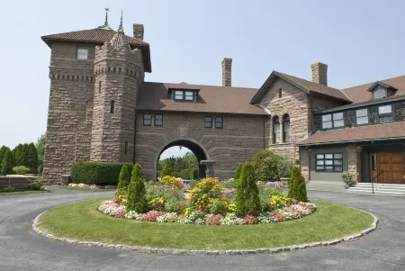 OceanCliff Hotel Отели рядом с достопримечательностью «Клифф Уолк»