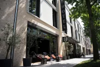 HIIVE Oldenburg Hotels near Lappan