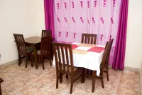Jayliz Lodge Tema Hoteles en Tema