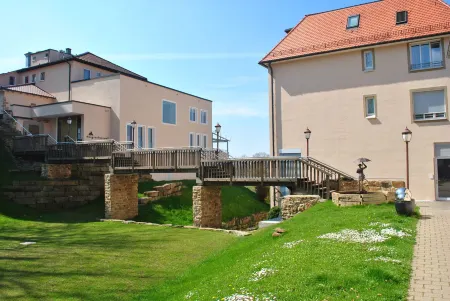 Burghotel Staufeneck Отели рядом с достопримечательностью «Парк Ремс»