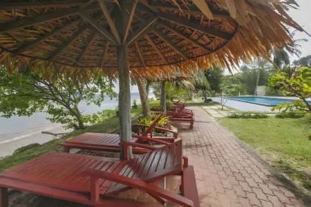 Tanjung Puteri Motel Отели рядом с достопримечательностью «Tanjung Rhu Resort, Langkawi»