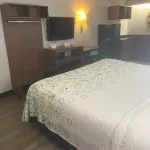 HomeTowne Studios by Red Roof Buffalo - Niagara Airport Hotels in Bowmansville