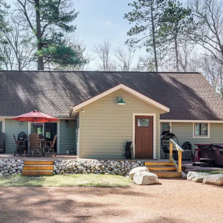 'northwood Tours Escape': Hot Tub & Lake Access!