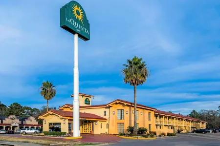 La Quinta Inn by Wyndham Lufkin Отели рядом с достопримечательностью «Зоопарк Эллен Траут»