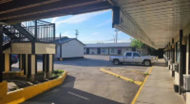 Camelot Court Motel