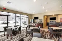 Cobblestone Inn & Suites - Menomonie/UW-Stout - parking